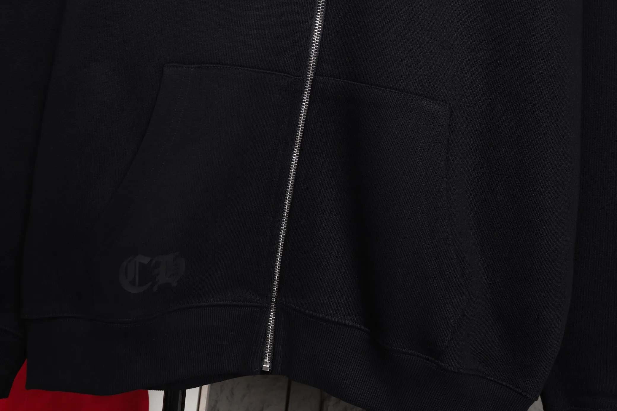 P350 top version new k01 🇺🇸City limited｜ChromeHearts 25 early autumn Chrome Hearts zipper hooded sweatshirt is here Sanskrit letter city cross horseshoe zipper hooded sweatshirt, same style for men and women, a must-have basic versatile sweatshirt jacket for early autumn, easy to solve daily matching problems! Casual fit hooded sweatshirt, the silhouette is casual, smooth, casual and tolerant. 510g, custom-made high-weight pure cotton fabric with clear texture and comfortable upper body. The classic model is a must-have for students. If you like it, come and get the same model!